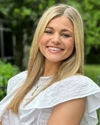 Noelle Carson's Instagram, Twitter & Facebook