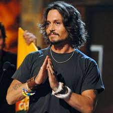 Blow filminde johnny depp'in canlandırdığı uyuşturucu satıcısı george jung, ünlü oyuncuyla bir araya geldi. Johnny Depp Fluch Der Karibik Wiki Fandom