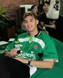 Throwback to last night, the launch of the greatest collab this football  season: @carlsbergmy x @tntco_official 🍻👕⚽️ Grateful to be a part of it  🔥🔥 Go get your FAVORITE piece now !