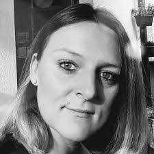 Jennifer Reith's Instagram, Twitter & Facebook