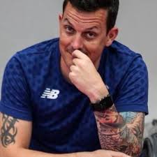 Andy Mackenzie (@dare_2_become)