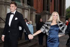 Bendtner, 33, was pictured earlier this month sharing an ice cream with a mystery blonde at the seaside near copenhagen. Nicklas Bendtner Nightclub Nudity To Near Death Car Crash Arsenal Cult Hero S Colourful History As Jail Beckons Mirror Online