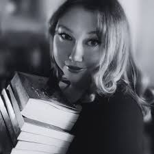 Willow Quinn: books, biography, latest update