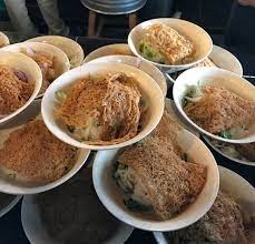 Sarang burung walet ini biasanya dikonsumsi dalam bentuk sup atau makanan penutup. Laksa Telur Goreng Bersarang Ipoh Restaurant Reviews Phone Number Photos Tripadvisor