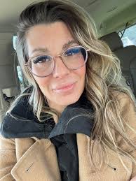 Hey y'all 👋🏻 Gosh, how times flies right? I feel like it's been a hot  minute since I've posted. You may've noticed or maybe not. I've debated  many times over just how