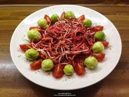 Raw Vegan Recipe For Zucchini Noodles With Brussels Sprouts And Pineapple Beet Sauce Rawvegan Rawfood 80 10 Zucchini Nudeln Rohkost Rezepte Rezepte
