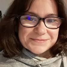 I'm officially taking clients!! 💫💇‍♀️ Come sit in my chair at Stage One—I  can't wait to see you! 💕