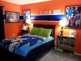 Sonic Bedroom Graphic Wall Art And Bedding Add To The Vibrant Walls Making This Room As Energetic As The Kid Who P Cute Bedroom Decor Bedroom Decor Room Decor