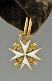 Croix en or et émail, légèrement réduite, 22×34 mm, époque restauration. Ordre De Malte Croix De Chevalier Reduite Sans Couronne Ancienne Monarchie Fin Xviieme Medailles Et Diplomes