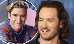 Saved By The Bell is back! Mark-Paul Gosselaar, Mario Lopez and Elizabeth  Berkley revive 90s sitcom