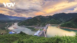 Thủy điện sơn la nằm trên sông đà tại xã ít ong, huyện mường la, tỉnh sơn la, việt nam. Hom Nay Cong Ty Thá»§y Ä'iá»‡n SÆ¡n La Can Má»'c 100 Tá»· Kwh Ä'iá»‡n Vov Vn