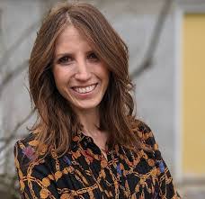 Amanda Ostrander's Instagram, Twitter & Facebook