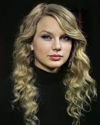 Janelle Hendrix's Instagram, Twitter & Facebook