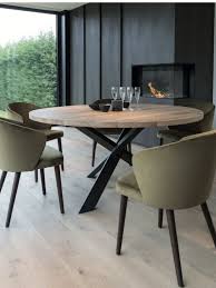 idees pour votre salle a manger inspirez vous avec notre selection d images voir plus e round wooden dining table dining room small dining room inspiration