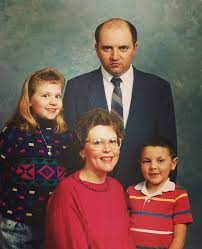Babanin Mutlulugu Gozlerinden Okunuyor Funny Family Portraits Celebrities Humor Dad Humor