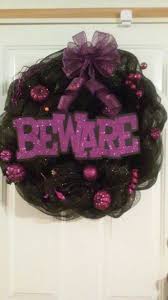 We have tons of new halloween decorations coming in for this season with all sorts of witch legs and signs. Halloween Wreath 7 Steps Instructables