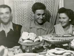 Уникальная коллекция редких архивных и домашних фотографий посвященная советскому и российскому политическому деятелю. Naina Elcina Vyhodya Zamuzh Lyubaya Zhenshina Dolzhna Ponimat Ona Zhertvuet Mnogim Mk