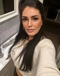 Hi👋 I'm a single mom, 😟 I know I'm old and not skinny anymore, but can I  get a greeting from you?