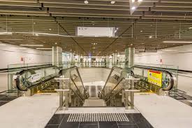 От станция mrt muzium negara пешеходната връзка започва след тарифите на вход c, където има три полета на ескалатори, които извеждат пешеходците до издигната пешеходна пътека над jalan stesen sentral 5. Muzium Negara Mrt Station Big Kuala Lumpur
