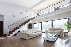 Das haus verfügt über einen modernen ausbau und die zimmer sind durchgehend mit einem hochwertigen eichenparkett ausgestattet.das haus verfügt über einen durch den gang, der genügend fläche für garderobe bietet, öffnet sich das grosszügige wohnzimmer mit offener küche. Wohnzimmer Mit Galerie Von Wolf Haus Alle Infos Zum Haus Mit Einem Klick Auf Das Bild Erhalten Fertighaus De Offener Wohn Flachdachhaus Haus Haus Design