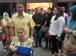 Tengku puan pahang tunku hajah azizah aminah maimunah iskandariah binti almarhum almutawakkil alallah sultan iskandar. Makcik Kantin Pun Takut Kak Mah