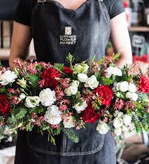 We make deliveries in perth twice daily, using local suppliers who take pride in supplying you the most efficient flower delivery perth has to offer. Christmas Floral Table Arrangement Workshop Brisbane Classbento
