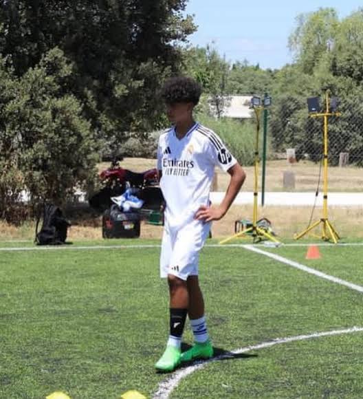 Ronaldo Jr. bất ngờ tập luyện cùng U16 Real Madrid khi trở lại Tây Ban Nha  - Báo Người Lao Động