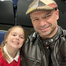 Can anyone name a better game than Half life Alyx? For the headsets??