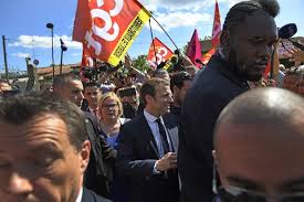 A défaut, emmanuel macron doit employer un garde du corps, ancien membre du gign, pour assurer ses arrières. Macron Que Va Devenir Makao Le Garde Du Corps Devenu Star Malgre Lui Vsd