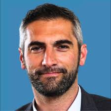 📢 𝗡𝗼𝘂𝘃𝗲𝗮𝘂 𝗱𝗶𝗿𝗲𝗰𝘁𝗲𝘂𝗿 𝗱𝘂 𝗦𝗗𝗜𝗦 𝟴𝟴 Depuis ce matin, le  Colonel Fabrice PAPE a pris ses fonctions de directeur du Service  Départemental d'Incendie et de Secours des Vosges. Accueilli autour d'un  café