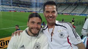 Lucas war wie bruder jonas fußballer, stürmte für den heimatklub der hectors, den sv auersmacher. Ehrenamt Strukturell Projekte Programme Dfb Deutscher Fussball Bund E V