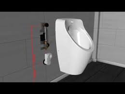 Ardından menteşe montajı yapılır ve menteşe şapkaları takılır. Montaj Videolari Bocchi Il Bagno Per Tutti