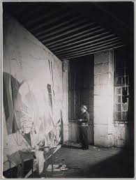 Pablo Picasso In Front Of The Unfinished Guernica 1937 Picasso Guernica Pablo Picasso Picasso Art
