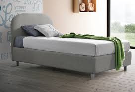 Il letto river é un letto imbottito di design, completamente sfoderabile con piede alto e giroletto h 14, la rete a doghe di faggio é compresa. Letto Contenitore Singolo In Offerta 30