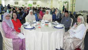 Menemubual pelanggan dan menentukan perkhidmatan yang diperlukan serta kelayakan pelanggan untuk menerima bantuan guaman. Pejabat Peguam Negara Brunei Darussalam