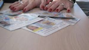 Drapelul romaniei, avand dimensiunile de 45 x 7 mm si folosind resursa cea mai des utilizată, google, am ales la întâmplare o carte de identitate pe care am să detaliez în continuare metodele de identifcare. Se SchimbÄ CÄrÅ£ile De Identitate Fotografie Si DouÄ Amprente Digitale Pe Un Cip Dimensiuni De Card