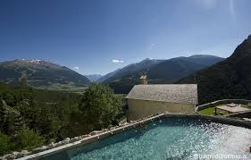 Fino al 1859 questi bagni, staccati dal corpo principale dei bagni vecchi, erano riservati in esclusiva all'arciduchessa d'austria che trascorreva le vacanze estive a bormio per godere dei servizi termali efficaci a rigenerare la pelle. Bagni Vecchi