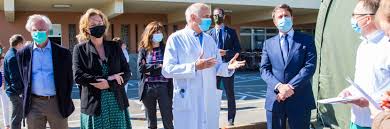Xavier bettel has been prime minister of luxembourg since december 2013. Xavier Bettel Et Paulette Lenert Visitent Le Field Hospital Chl