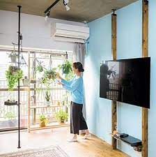 つっぱり棒で棚やコートかけが完成 収納の少ない家の救世主に 部屋 おしゃれ つっぱり インテリア 収納