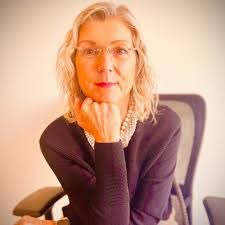 Laurie Ditch's Instagram, Twitter & Facebook