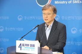 이전과 마찬가지로 신속 지급 대상자 및 확인 지급 대상자로 구분하여 행정 시스템으로 매출 감소를 알 수 있는 소상공인의 경우 추가 서류 없이 8월 중에 바로 지급이 될. D85ucul06haqim