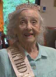 Happy birthday, Phyllis! 🤍