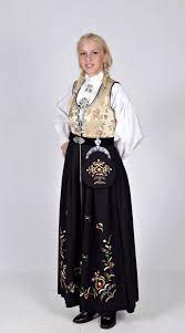Rogaland sovlje<3 someday i will buy myself this set when i have my bunad made. Rogaland Bunad Mote Nettbutikker Norge