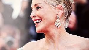 Sharon stone heute biografie von sharon stone video. Wow Sharon Stone Flasht In Cannes Mit Prinzessinnen Look Promiflash De