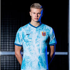 Das neue trikot besteht aus primegreen, aus 100% recyceltem polyester und ist somit neben seinen funktionen auch noch maximal nachhaltig! Norwegen Auswartstrikot 2020 21 Www Unisportstore De