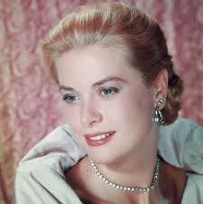 In 1954, when rear window premiered, grace kelly had been in only four films. Grace Kelly Tinggalkan Hollywood Demi Nikahi Pangeran Berakhir Kecelakaan Tewas