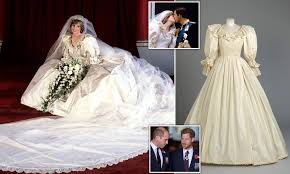 Ariana grande's surprise wedding over the weekend led some fans to jokingly share photos from a 2011 episode of nickelodeon's icarly in which she wore a wedding dress. Princess Diana S Wedding Dress To Go On Show At Kensington Palace Daily Mail Online