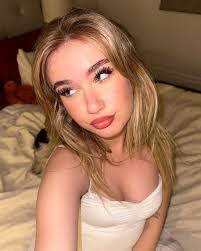 Michelle Walmsley's Instagram, Twitter & Facebook