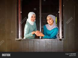 Word hindi word hungarian word icelandic word indonesian word italian word japanese word korean word latin word malay word malayalam word marathi word nepali word norwegian word polish word portuguese word romanian word russian word serbian. Muslim Malay Women Image Photo Free Trial Bigstock