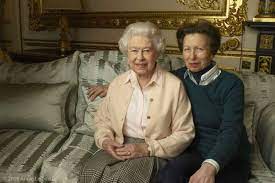Erzsébet királynő ismertette hétfőn a brit parlament felső kamarájában, a lordok házában. Meghitt Foto Osszeallitas Ii Erzsebet Brit Kiralynorol